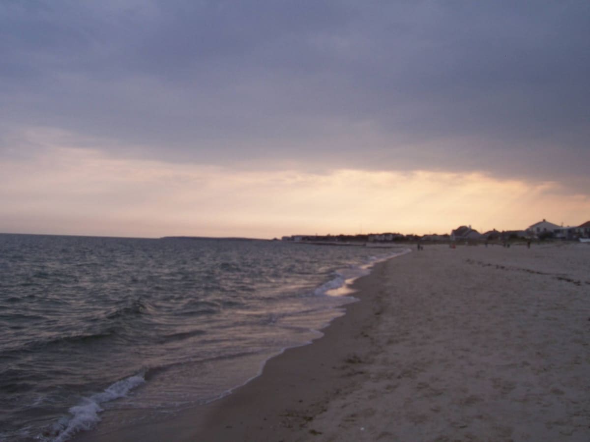 Hyannis area harbor beach at sunset - Veterans Park and Kalmus Beach are both minutes away